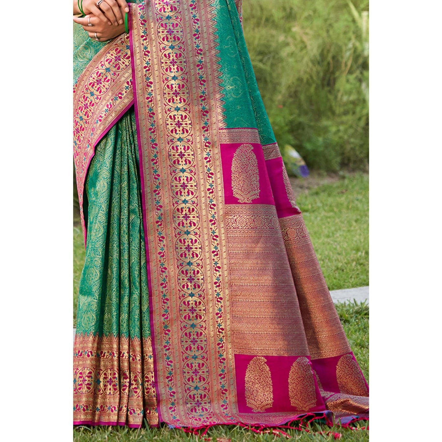 Rama Green Woven Kanjivaram Silk Saree With Tassels